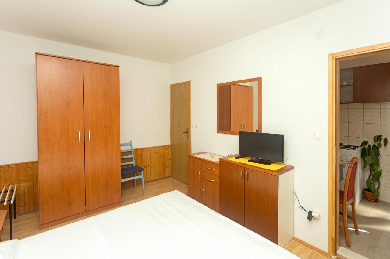 חוואר Apartments Julija מראה חיצוני תמונה
