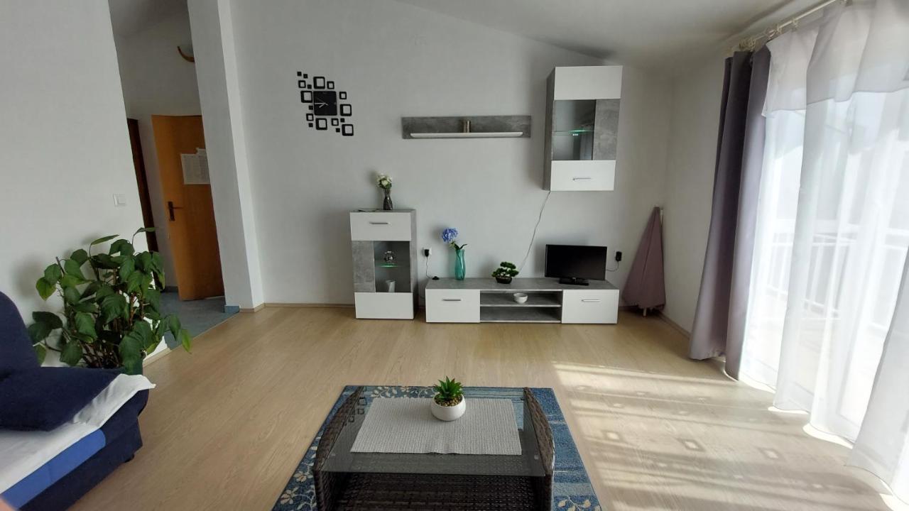 חוואר Apartments Julija מראה חיצוני תמונה