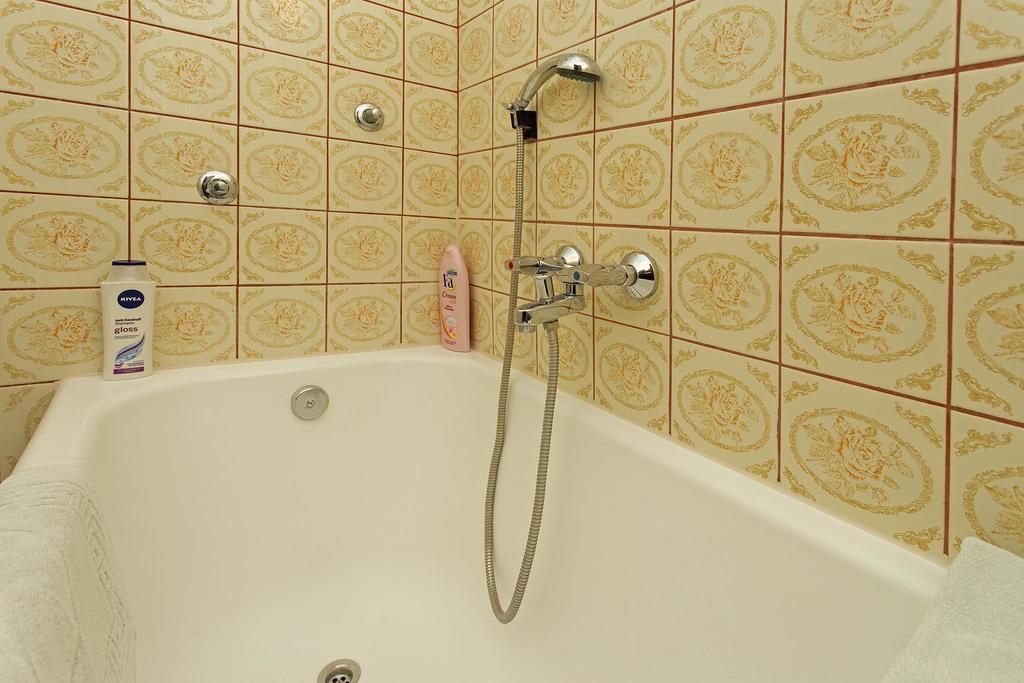 חוואר Apartments Julija מראה חיצוני תמונה